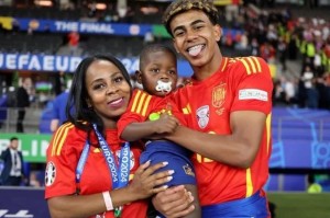 多多28中国官网-【17岁让全家退休】亚马尔谈及为母亲买房：‘你想要哪一套？