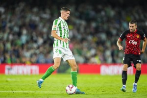 多多28官网-阿尔蒂米拉：我小时候发育成长较晚又瘦又矮，因此离开巴萨青年队