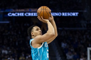 多多28-但凡投中几个呢！格威6投全铁&amp;赛恩·詹姆斯2中0 二人一分未得