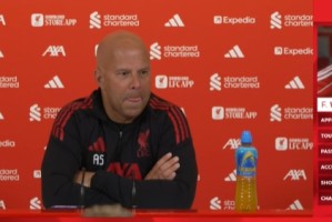 斯洛特谈基耶萨落选欧冠名单：他不满但是理解，这些天很努力训练